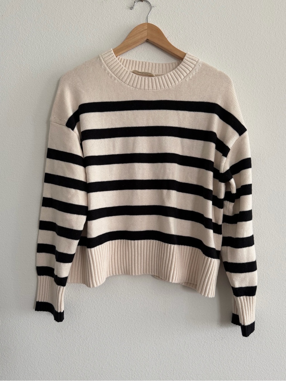 Everlane The Boxy Sweater in Everyday Cotton in Canvas/ Black, Size Medium